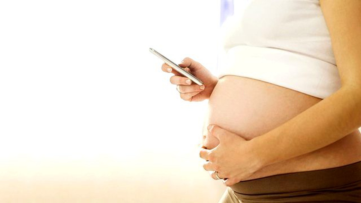 Hamileler Cep Telefonu ve Bilgisayarlara Dikkat