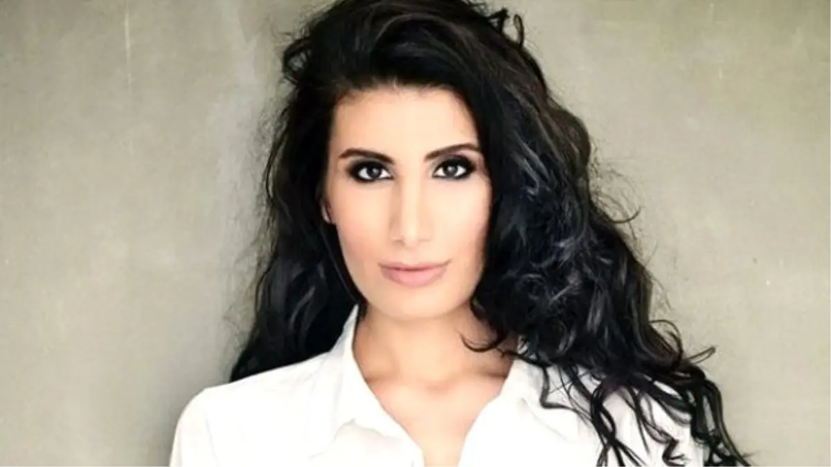 İrem Derici, Aşkını Tek Kelimeyle Haykırdı