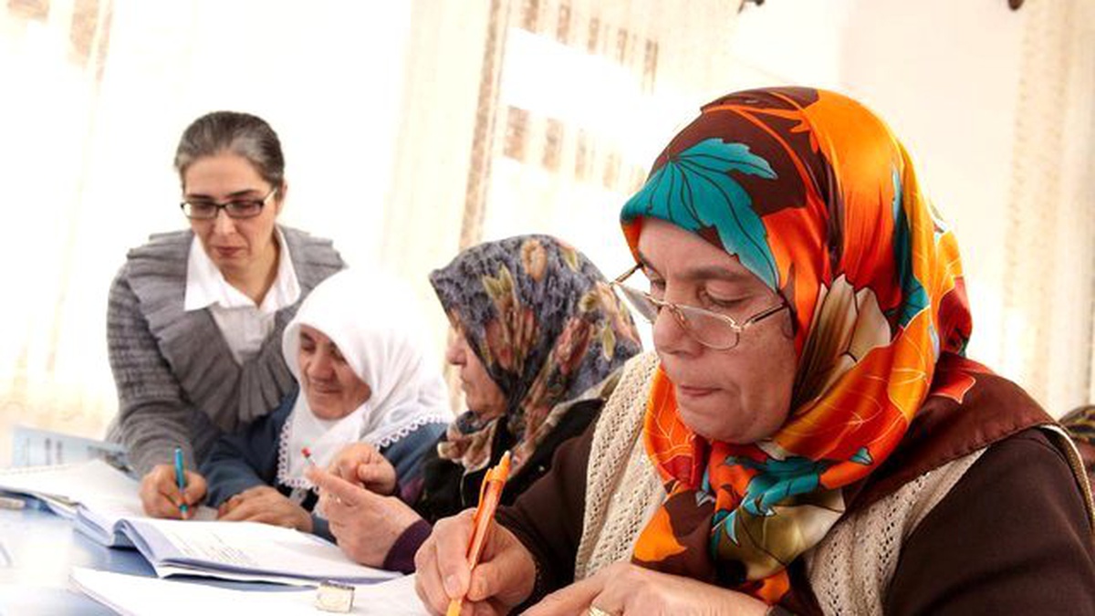 Kadınlar Okuma Yazma Öğreniyor