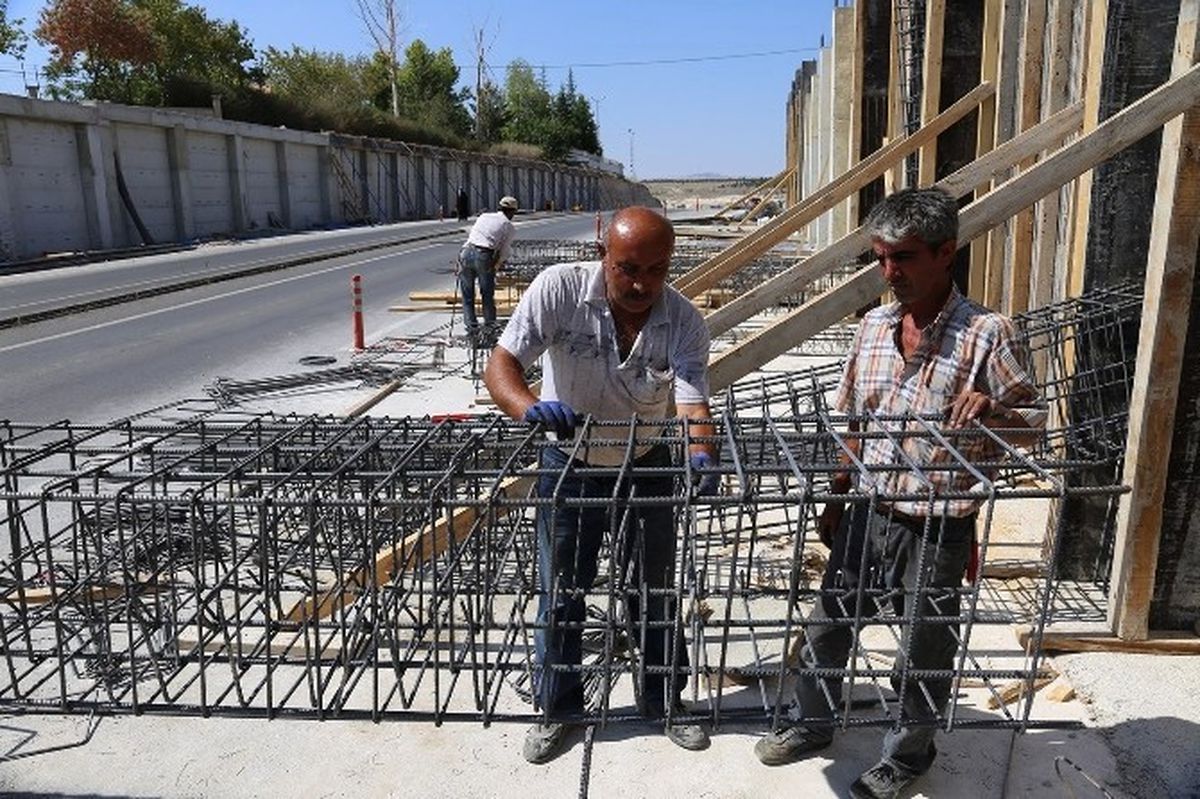 Karaman\'da Siyahser ile Beyazken Üst Geçidinde Çalışmalar Sürüyor