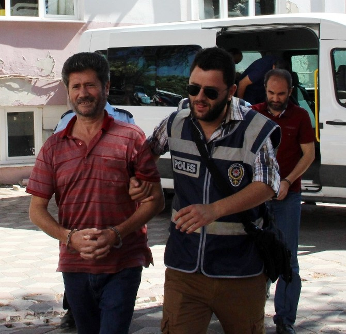 Manisa Eski Emniyet Müdürü Çetin ve 25 Polis Tutuklandı