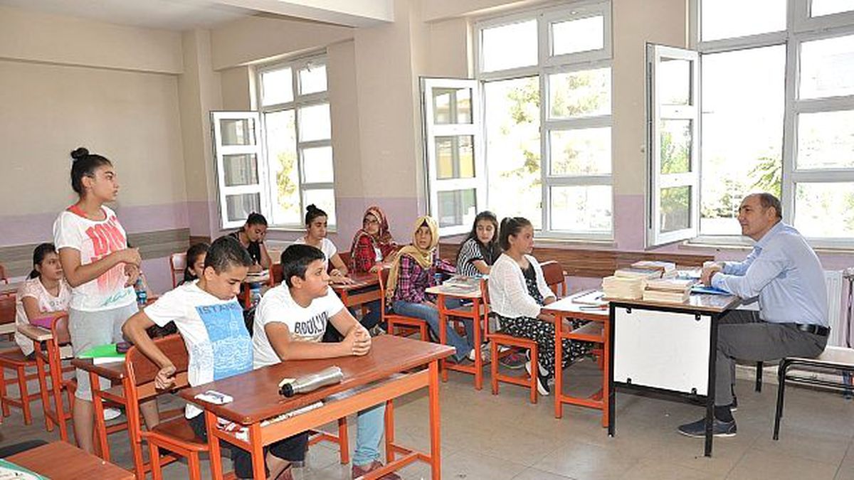 Milli Eğitim Müdürü Kurtara, Yetiştirme Kurslarını Gezdi