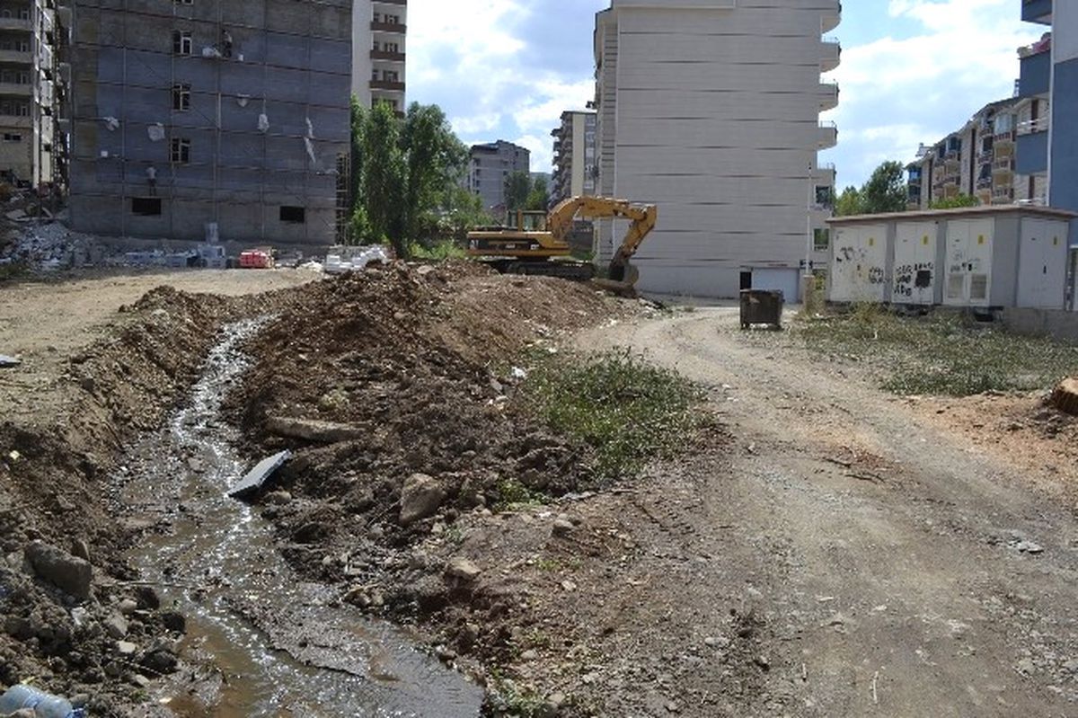 Muş\'ta Yol Yapım Çalışması