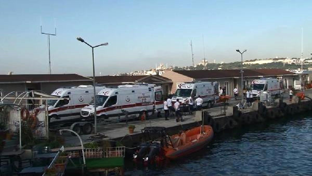 Sahil Güvenlik Botu Sarayburnu Açıklarında Alabora Oldu (2)