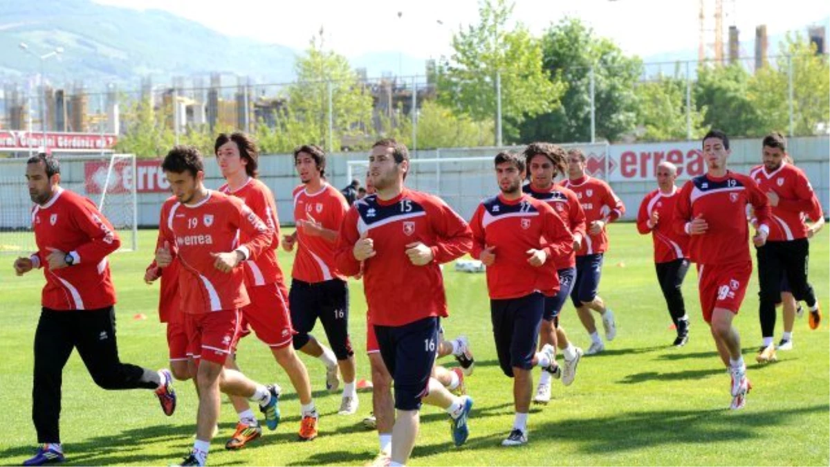 Samsunspor, 7 Altyapı Futbolcusunu Profesyonel Yaptı