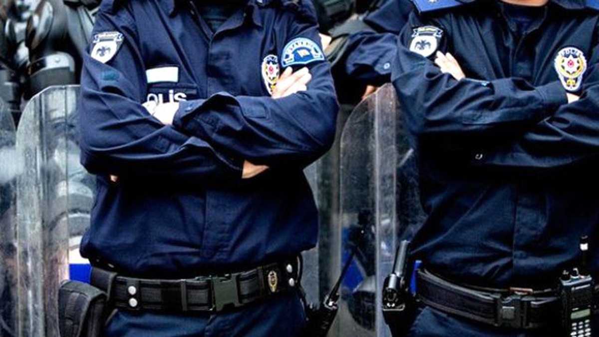 Sivas\'ta 22 Polis Meslekten İhraç Edildi
