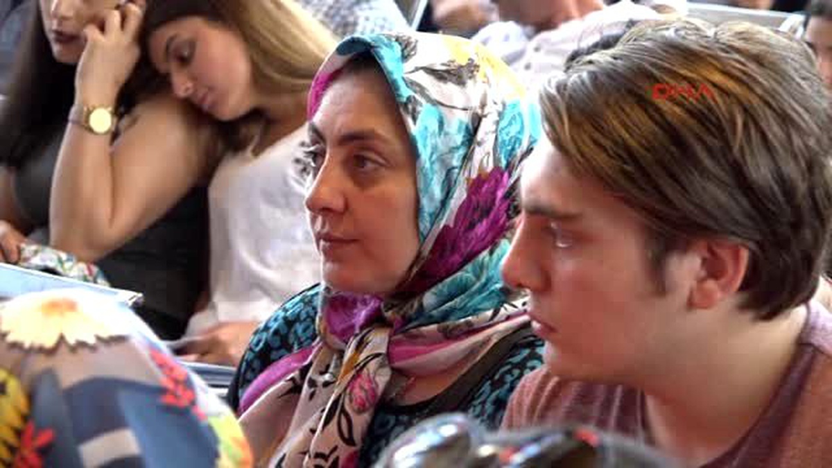 Üniversite Kaydı Yapan Çocuklarını Yalnız Bırakmadılar