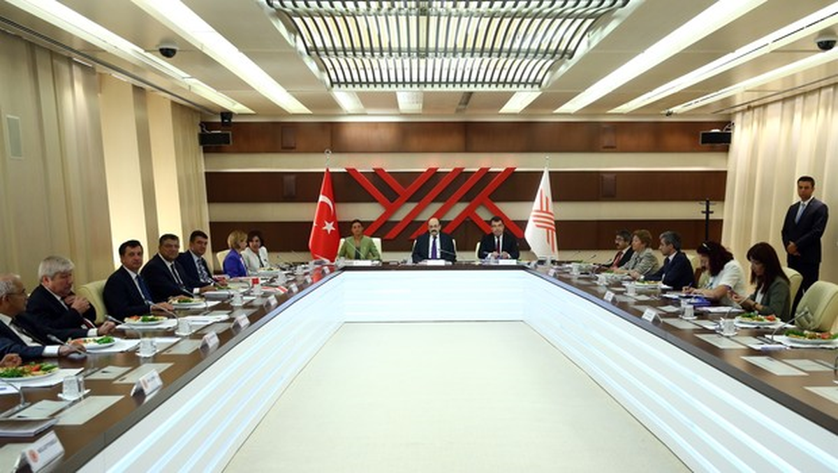YÖK Başkanı Saraç\'tan Büyükelçilere "Eğitim Aksamayacak" Mesajı