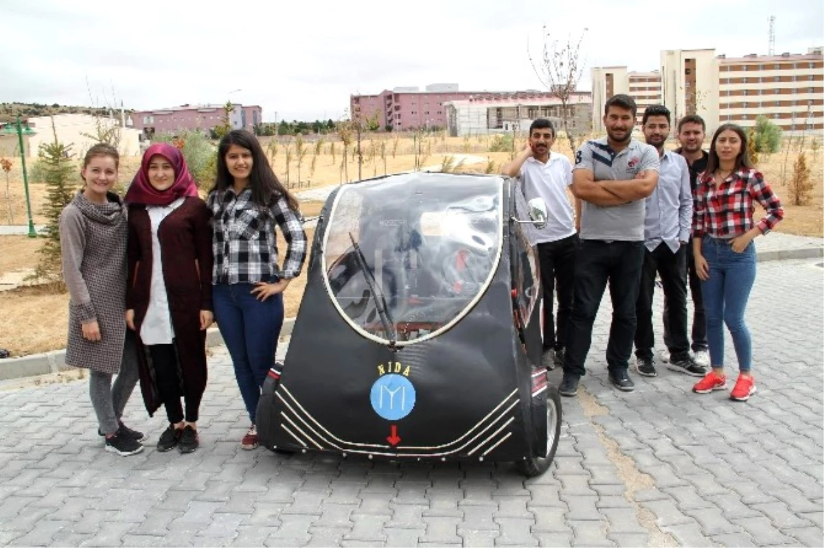 Yozgat\'ta Üniversite Öğrencileri Yerli Elektrikli Otomobil Üretti