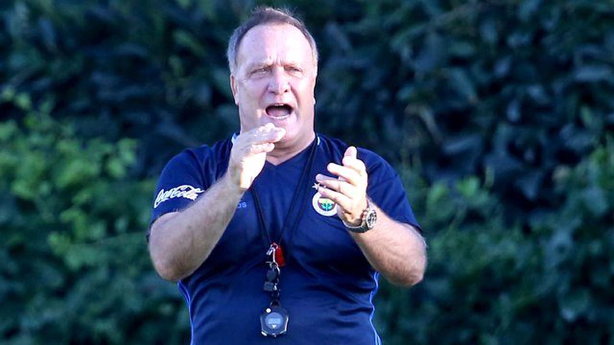 Advocaat, Fenerbahçe'den 1.8 Milyon Euro Alacak