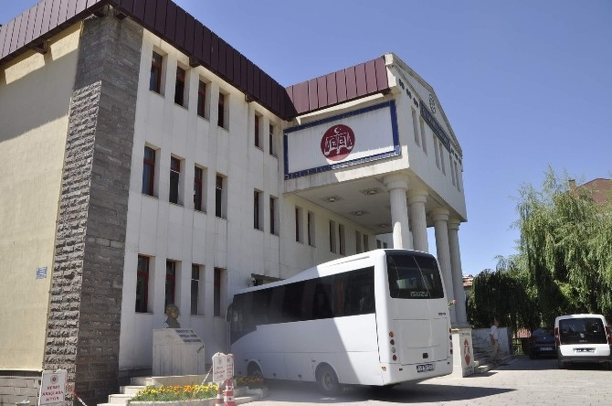 Afyonkarahisar\'da Fetö Soruşturması: 10 Adliye Çalışanı Tutuklandı