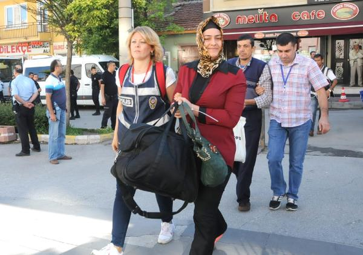 Anadolu Üniversitesi\'nde Fetö Operasyonu: 20 Gözaltı