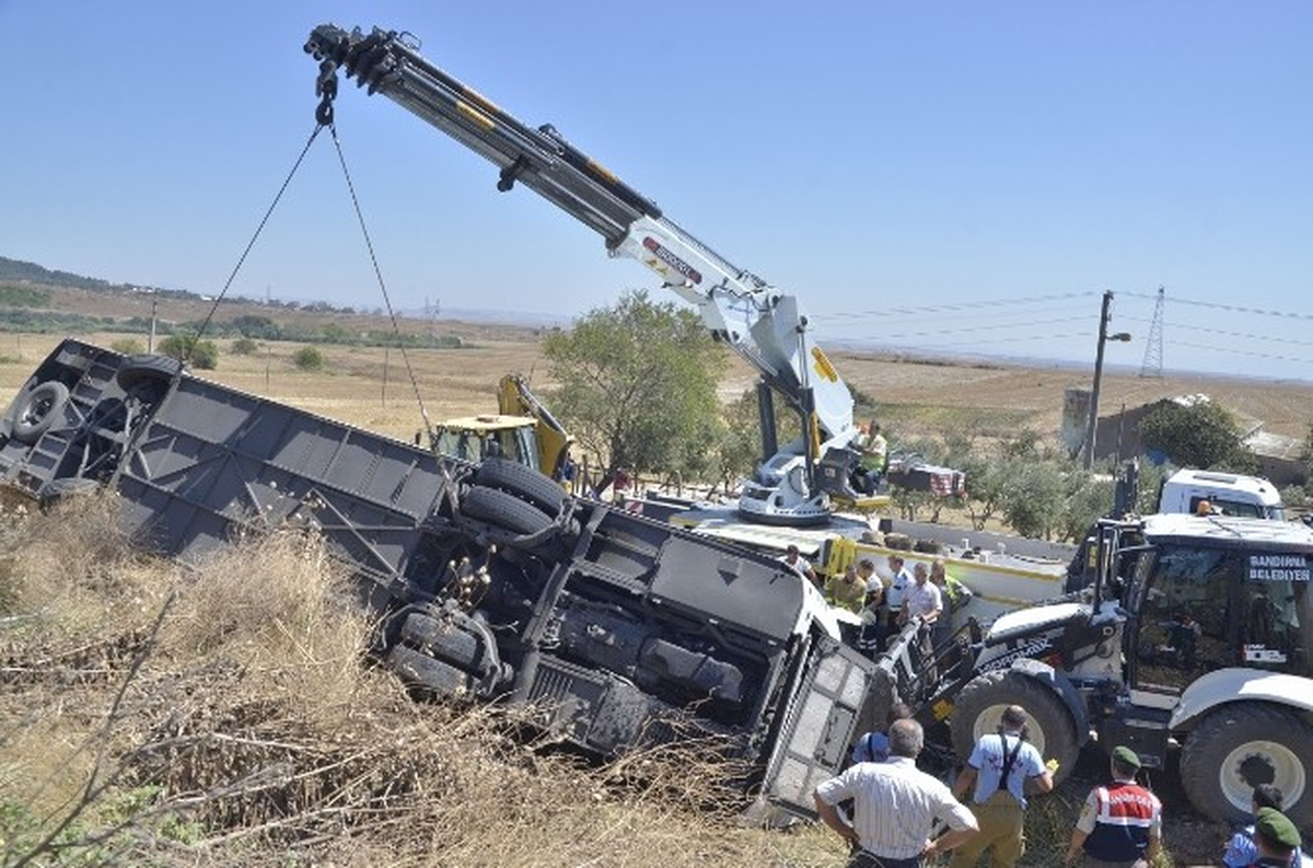 Bandırma'da Otobüs Şarampole Yuvarlandı: 2 Ölü, 20 Yaralı