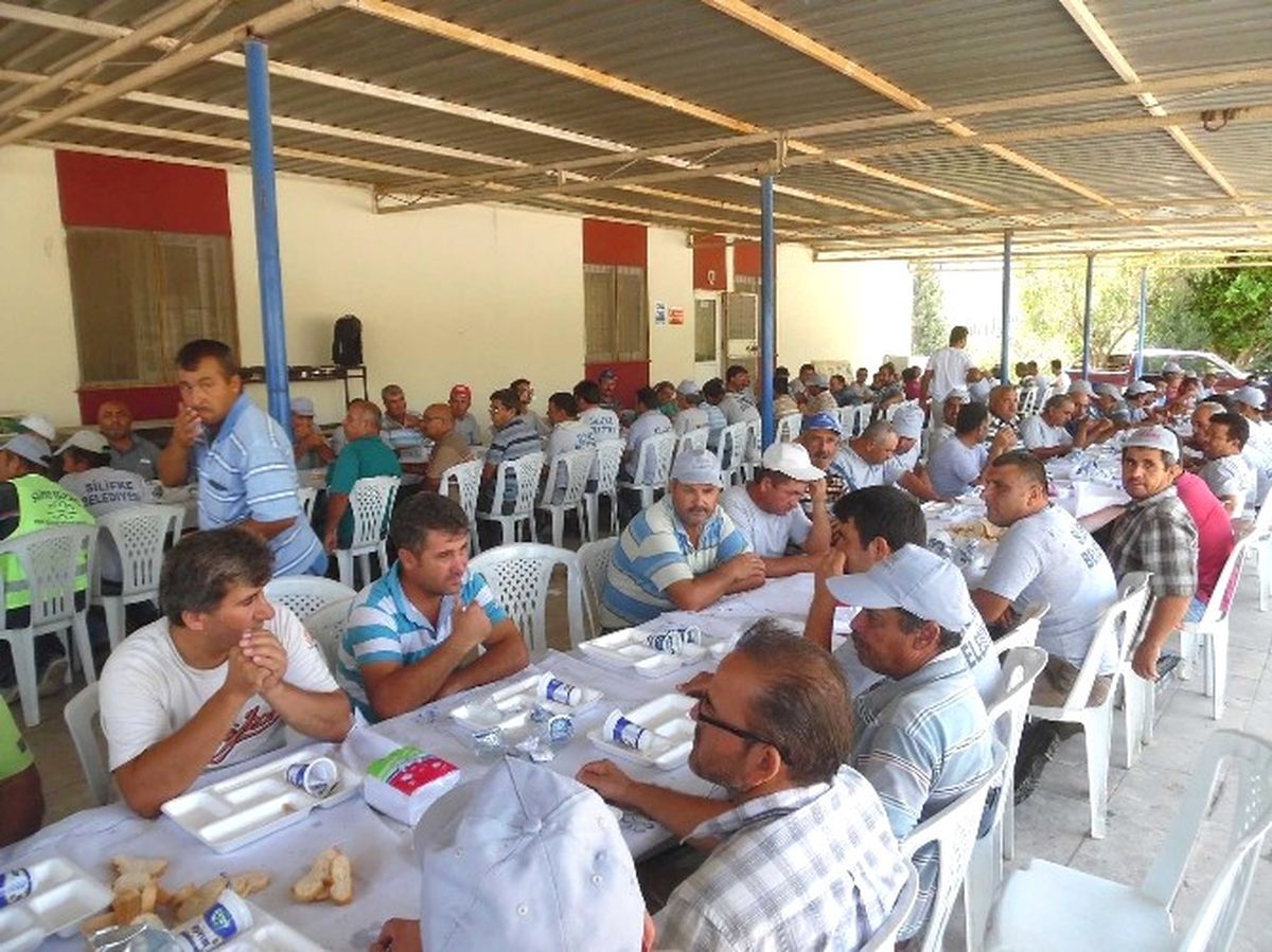 Başkan Turgut, Belediye Personeliyle Yemekte Buluştu
