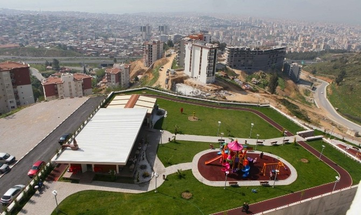 Bayraklı\'nın Parkları Vatandaşların Buluşma Noktası