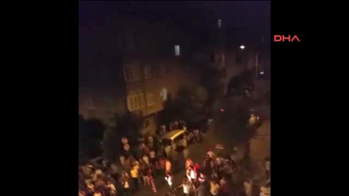 Bayrampaşa\'da Halı Yıkama İşi Yapılan Dükkanda Yangın