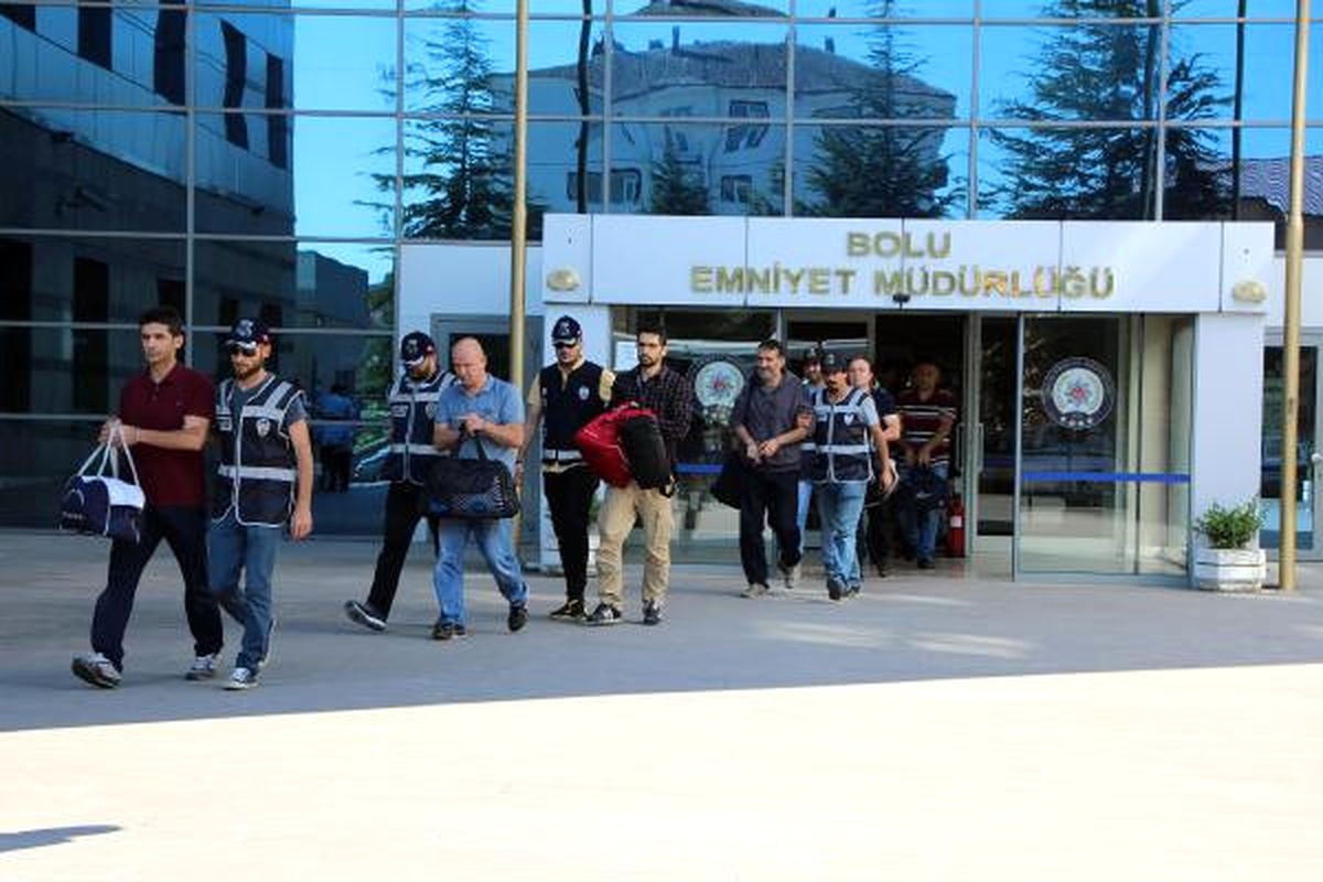 Bolu\'da Fetö Soruşturmasında 10 Polis Adliyeye Sevk Edildi