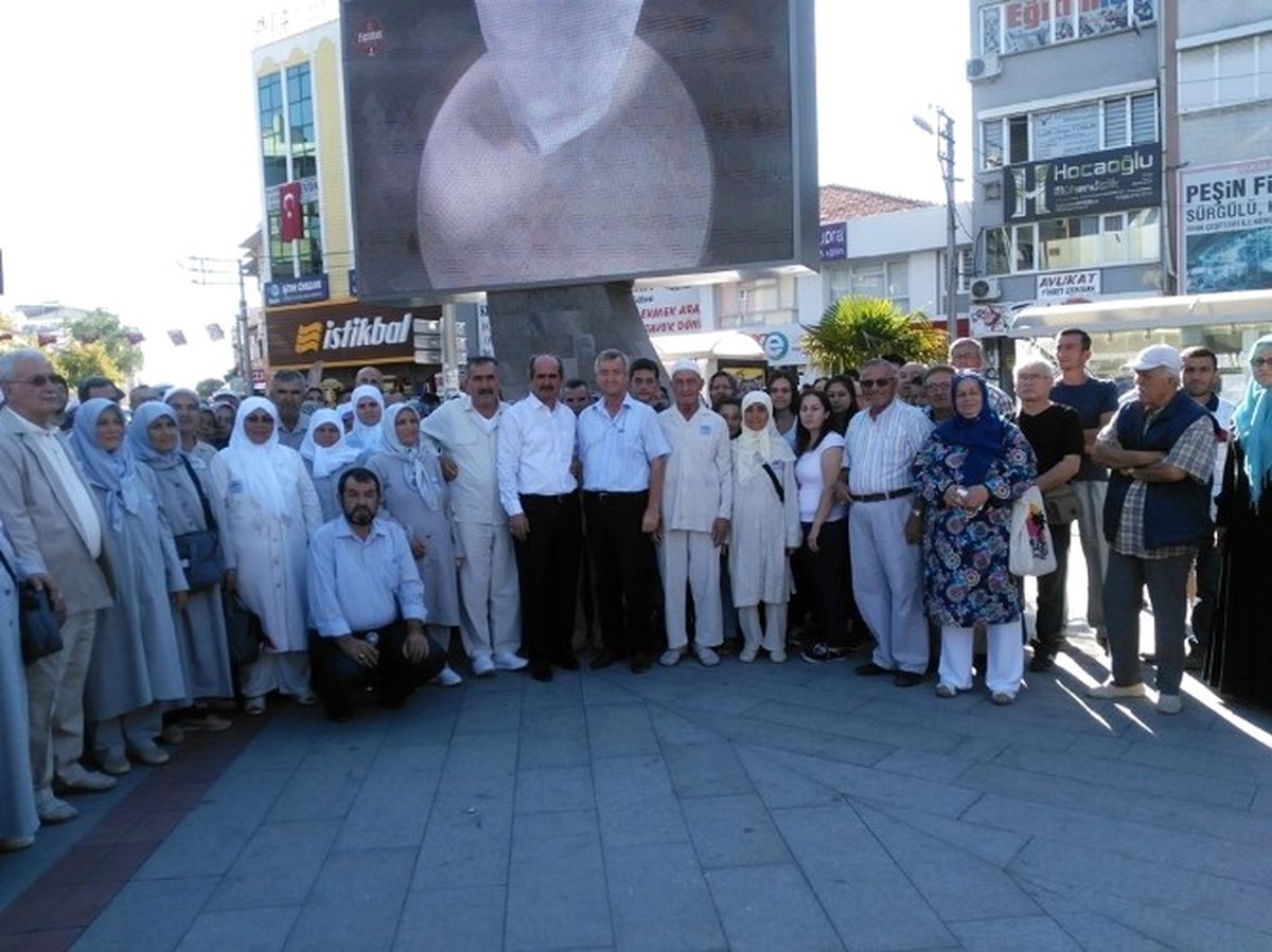 Burhaniye\'de Hacı Adayları Uğurlandı