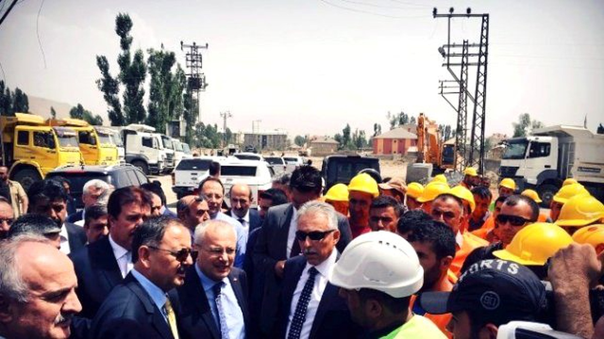 Çevre ve Şehircilik Bakanı Özhaseki Hakkari\'de Çalışmaları Denetledi