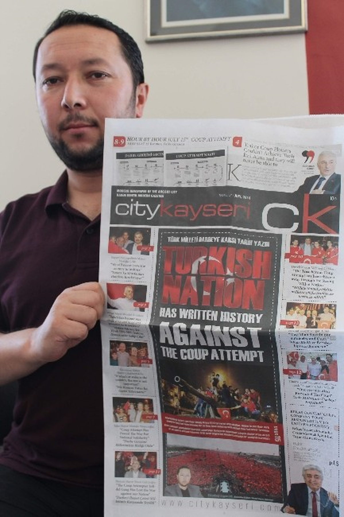 Cumhurbaşkanı\'nın Çağrısına Uydu, Darbe Girişimini İngilizce Gazeteyle Anlattı