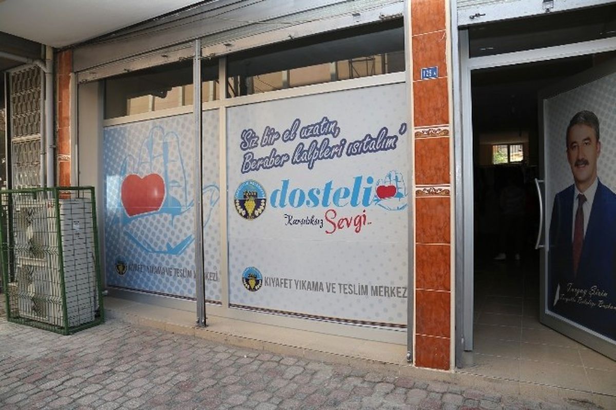 Dost Elleri Rafları Doldurdu