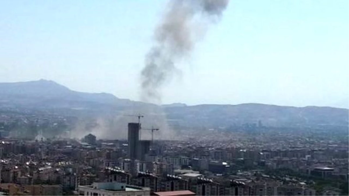 Elazığ Emniyet Müdürlüğü\'ne Bomba Yüklü Araçla Saldırı: 3 Şehit 217 Yaralı