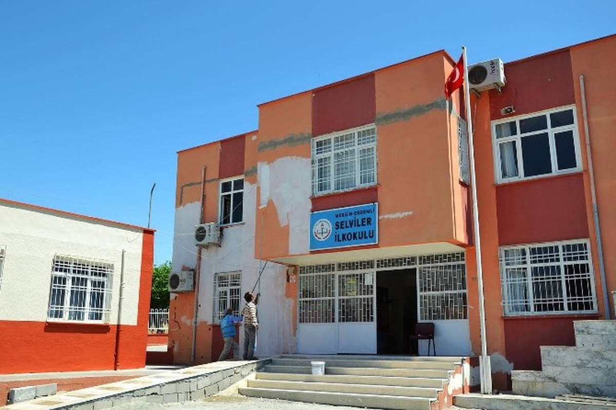 Erdemli\'de Okul, Cami ve Kur\'an Kurslarına Bakım