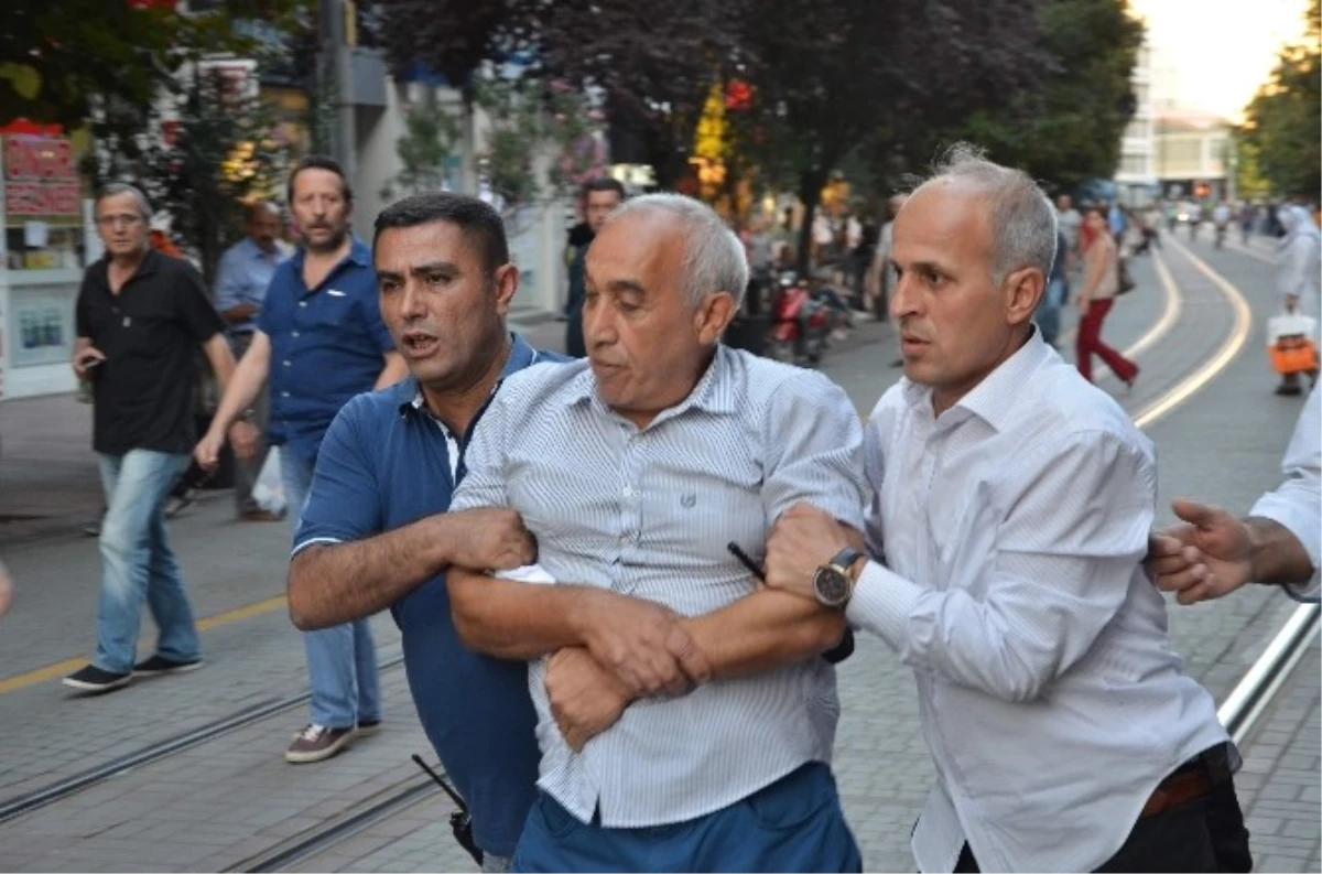 Eskişehir\'de İzinsiz Gösteriye Polis Müdahalesi: 11 Gözaltı