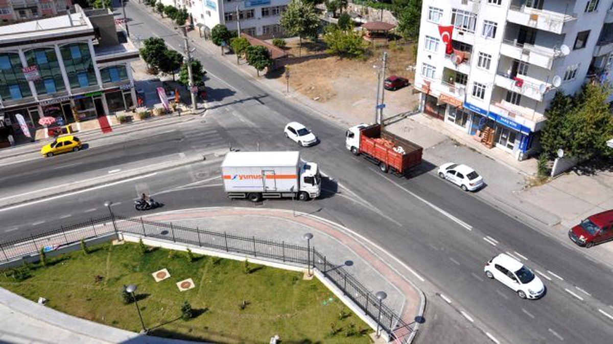 Gölcük Adliye Kavşağı\'nda düzenleme yapıldı