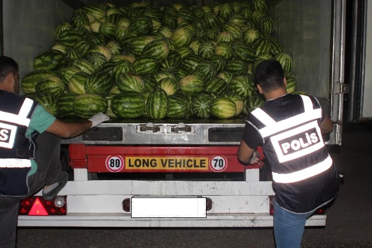 Karpuz Yüklü Tır\'dan 400 Kilo Esrar Çıktı