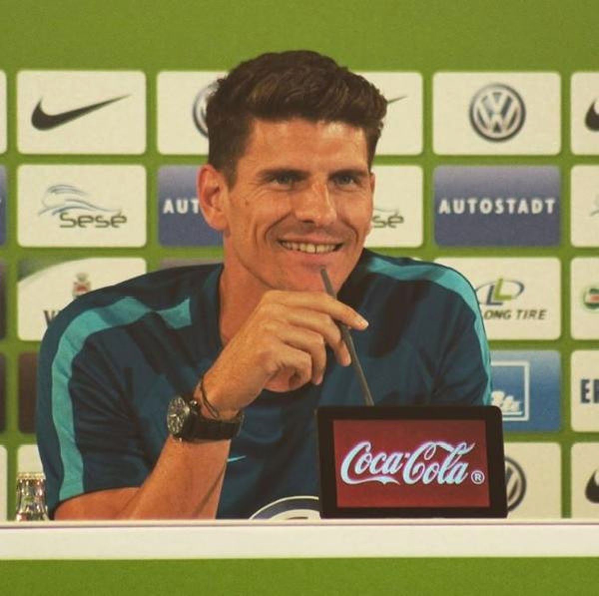 Mario Gomez, Wolfsburg ile Sözleşme İmzaladı