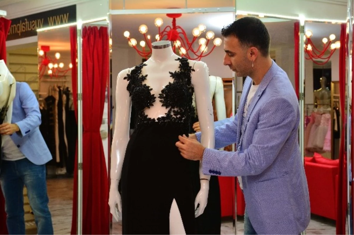 Modacı Yusuf Alp: "Gece Kıyafeti Seçerken Ten Rengine Uyumlu Bir Renk Seçilmeli"