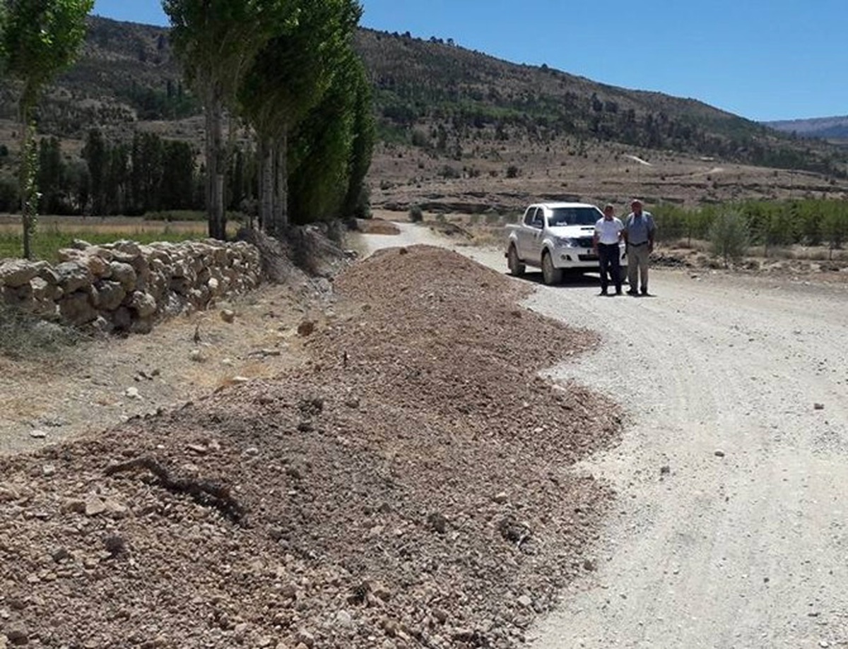 Mut\'ta Kırsaldaki Mahalle Yolları Asfaltlanıyor