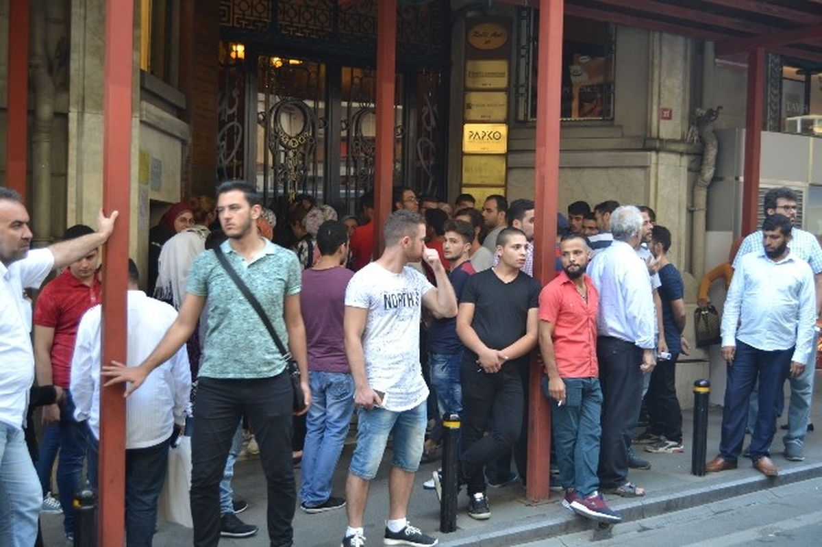 Suriyelilerin Konsolosluk Çilesi