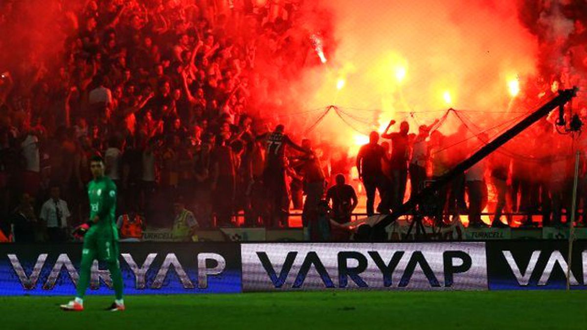 PFDK, Galatasaray'a 1 Maç Seyircisiz Oynama Cezası Verdi