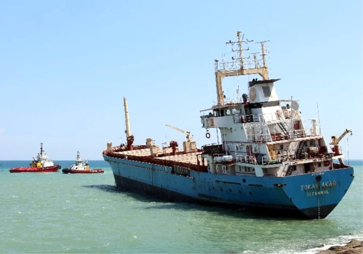 Samsun\'da Karaya Oturan Gemi Kurtarıldı