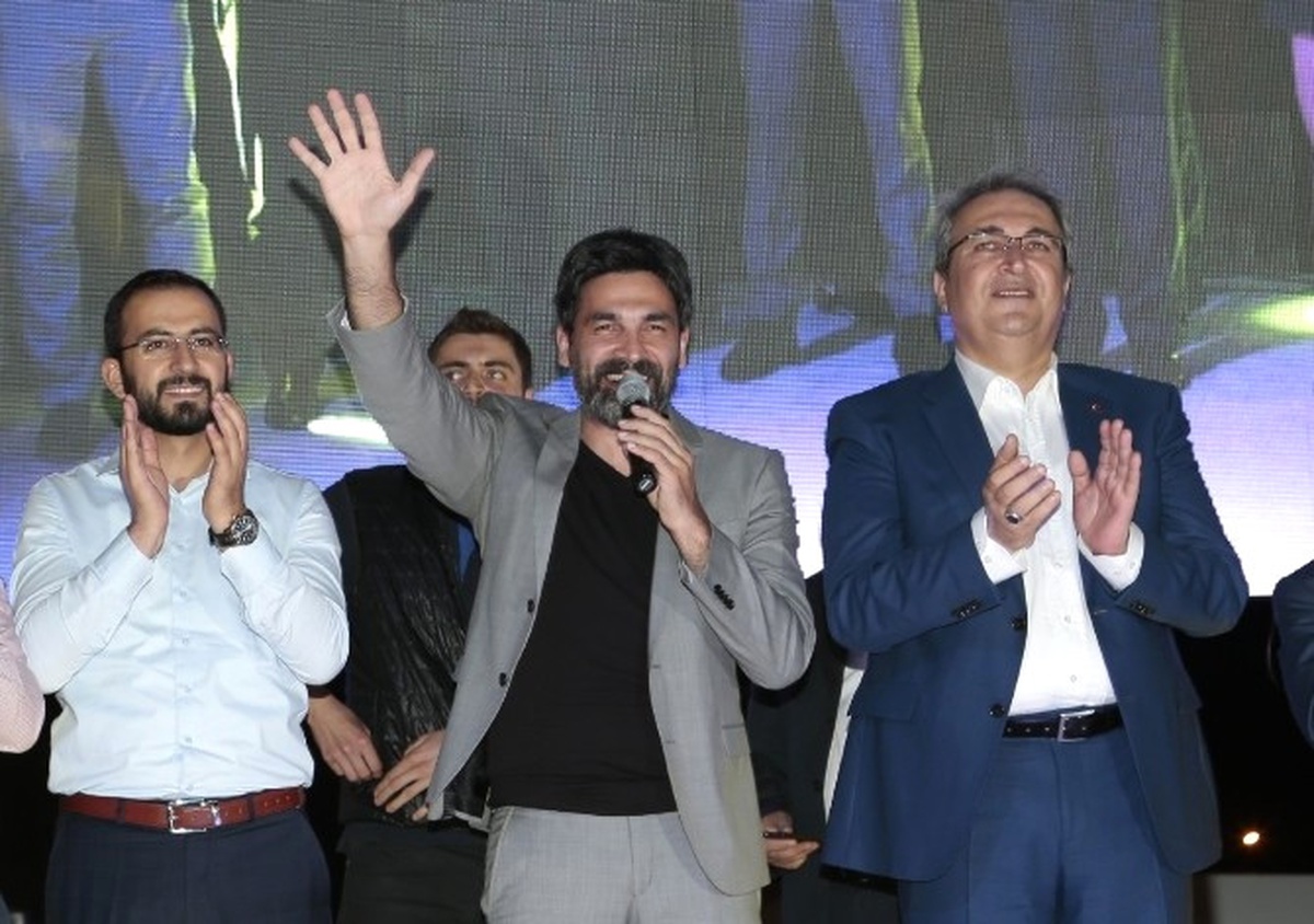 Sanatçı Uğur Işılak, Cumartesi Günü Nevşehir\'de Konser Verecek