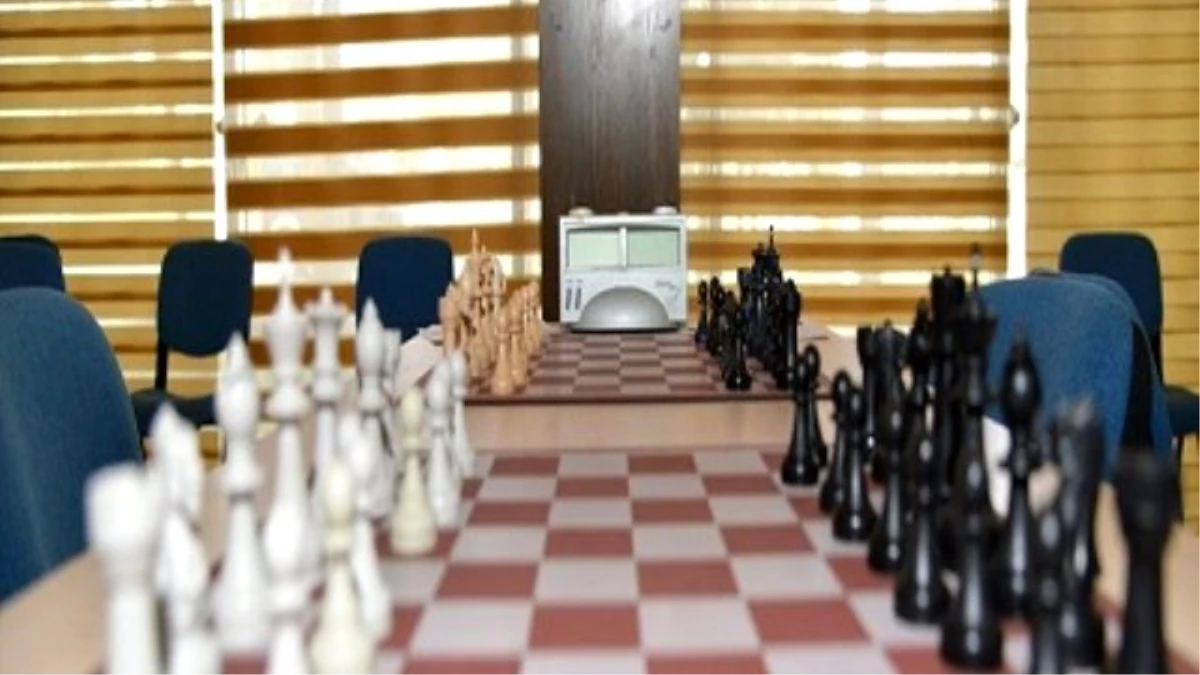 Satranç Şampiyonundan Kışanak\'a Ziyaret