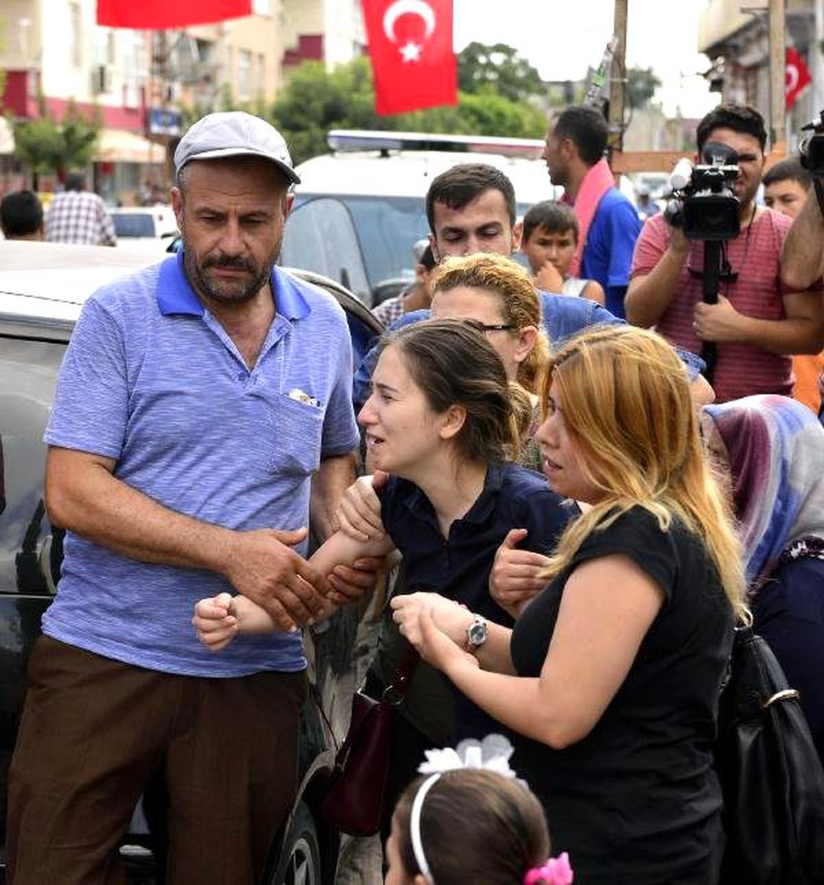 Şehit Polisin Nişanlısı, 'Koyun Koyuna Gömün Bizi' Diye Ağıt Yaktı