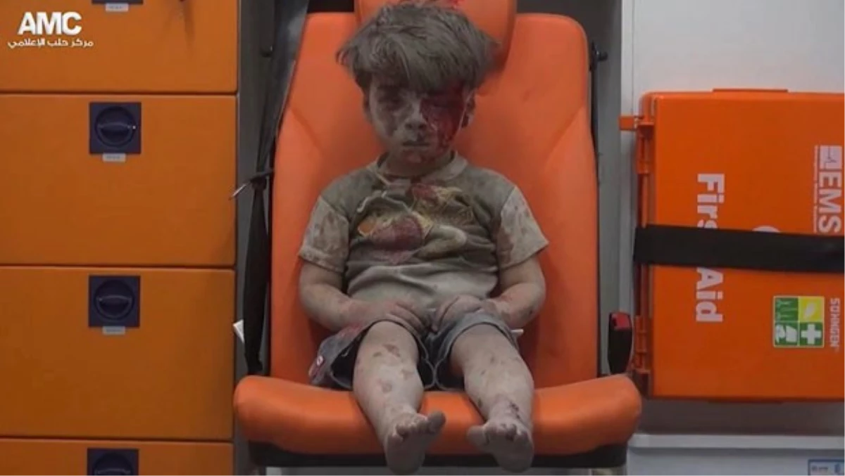 Suriyeli Çocuğun Bakışları Dünyanın İçine İşledi