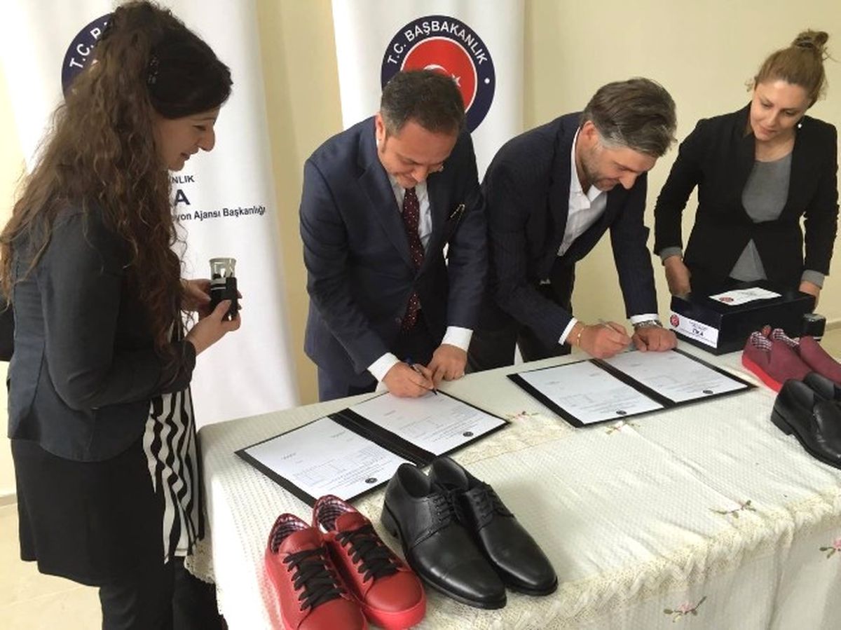 Tika\'nın Kurduğu Atölye Abhazyalı Göçmenlere İş İmkanı Sağlıyor