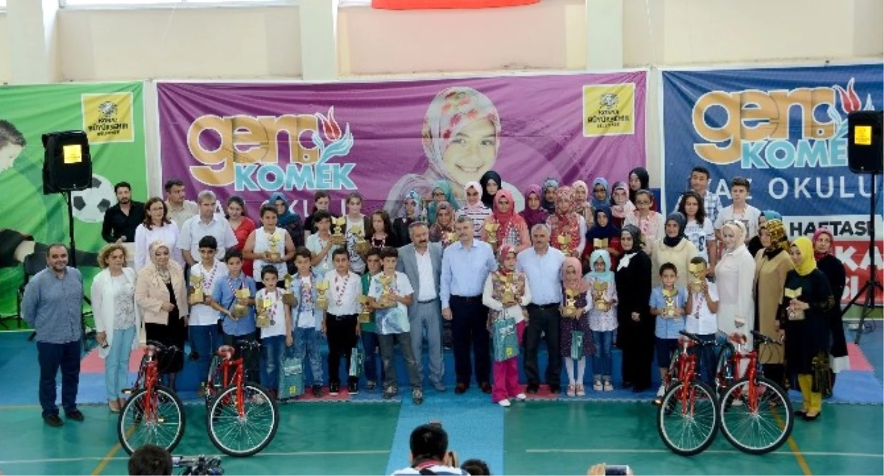 Türkiye\'ye Örnek Olan Genç Komek\'te Ödüller Verildi