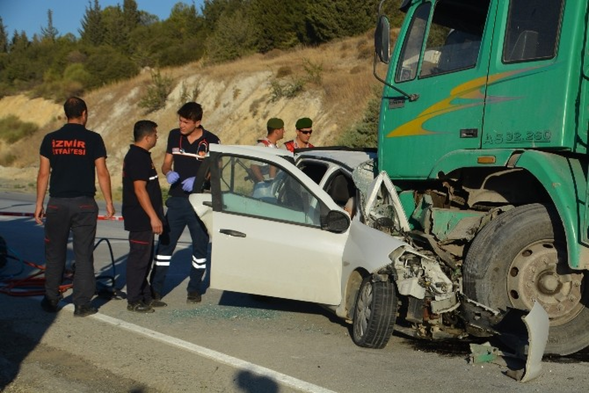 Üç Kişinin Öldüğü Feci Kaza Güvenlik Kamerasında
