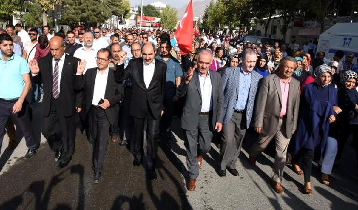Van\'da Bombalı Saldırıda 1 Polis Şehit Oldu, 2 Sivil Yaşamını Yitirdi, 73 Yaralı Var (8)
