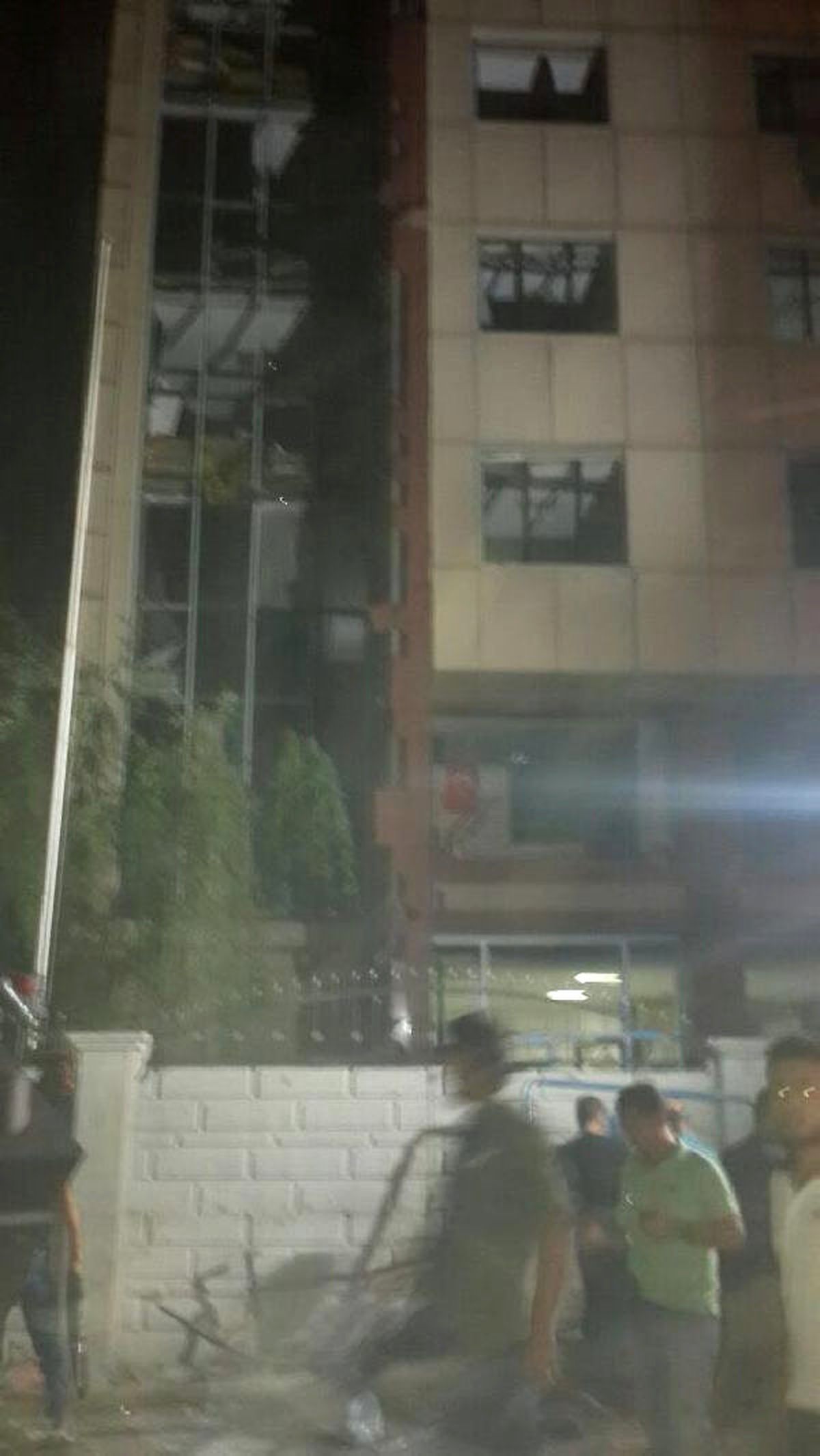 Van\'da Polis Merkezine Bombalı Araçla Saldırı: 2 Ölü, 44 Yaralı
