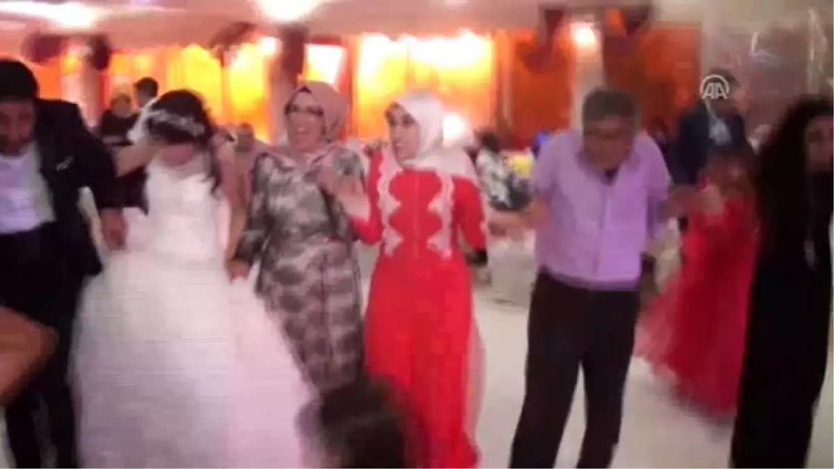 Van'daki Patlama Anı, Düğün Salonu Kamerasına Yansıdı