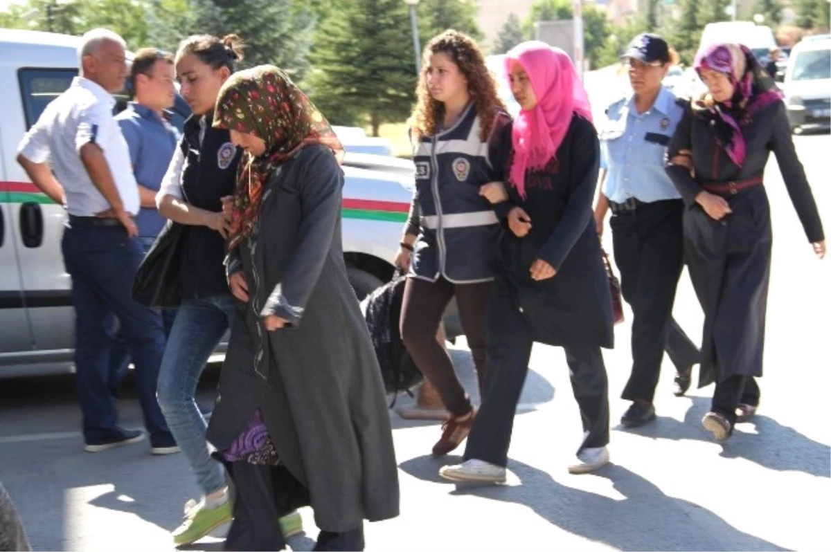 Yozgat\'ta Fetö\'den Gözaltına Alınan 49 Kişiden 5\'i Adliyeye Sevk Edildi