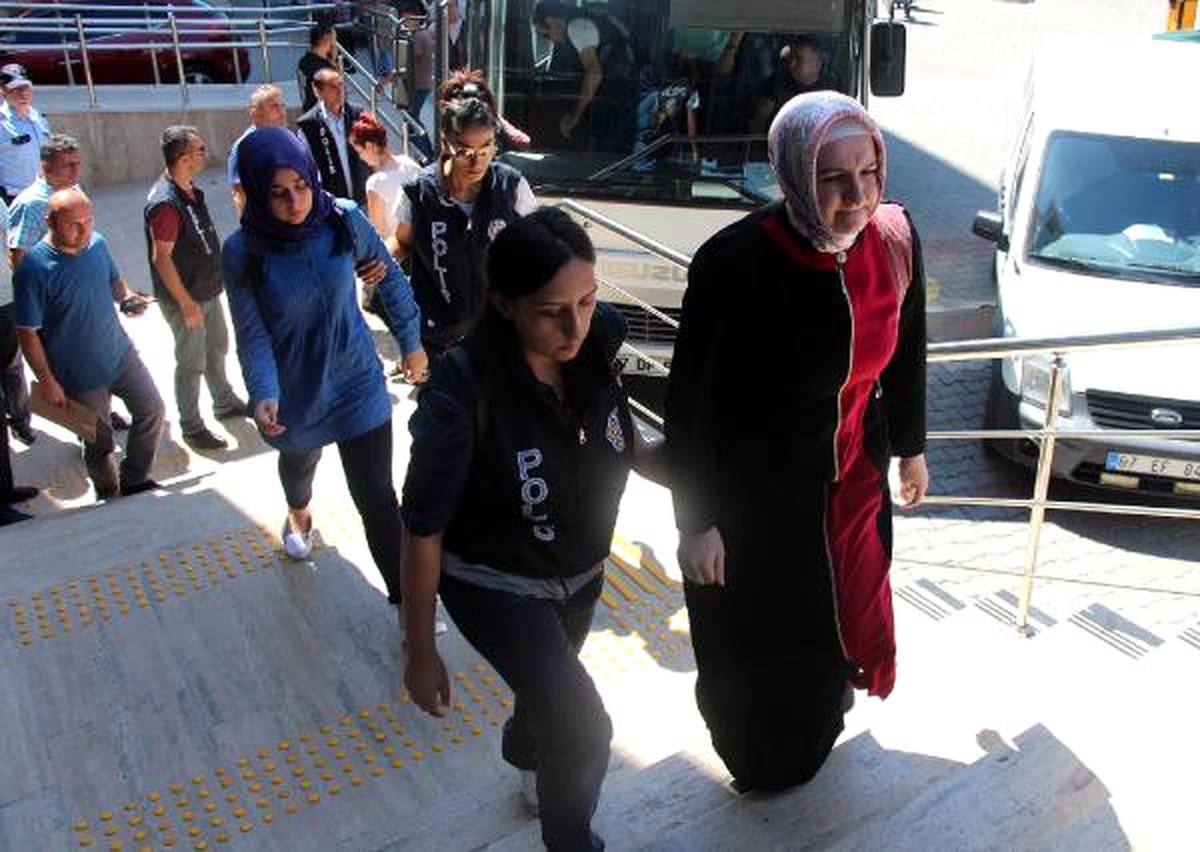 Zonguldak\'ta Fetö Soruşturmasında 9 Kişi Adliyede