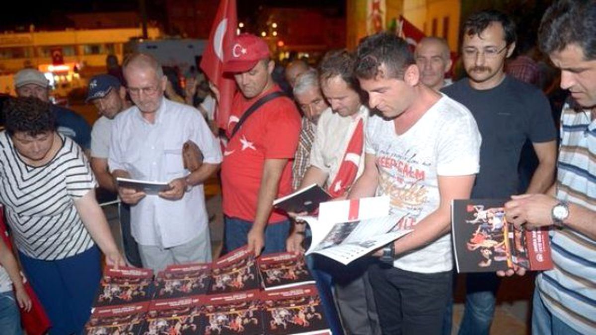 Aa\'nın "Dakika Dakika Fetö\'nün Darbe Girişimi" Kitabı