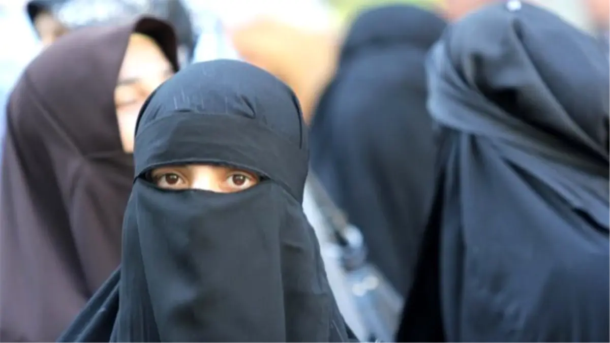 Almanya\'da Burka Yasağı Tartışmaları